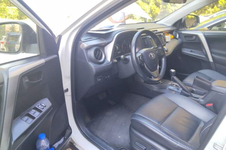 Used Toyota RAV4 2016 2.5L Automatic 4x4 Elite Edition Driver Seat