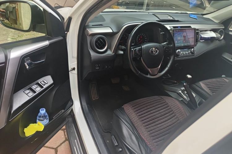 Used Toyota RAV4 2016 2.0L CVT Two-Wheel Drive Smart Edition China V Standard Driver Seat