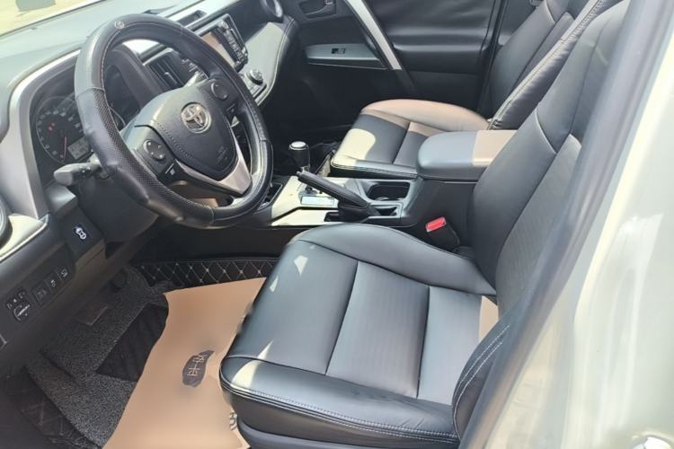 Used Toyota RAV4 2016 2.0L CVT Two-Wheel Drive Comfort Edition China V Standard Driver Seat