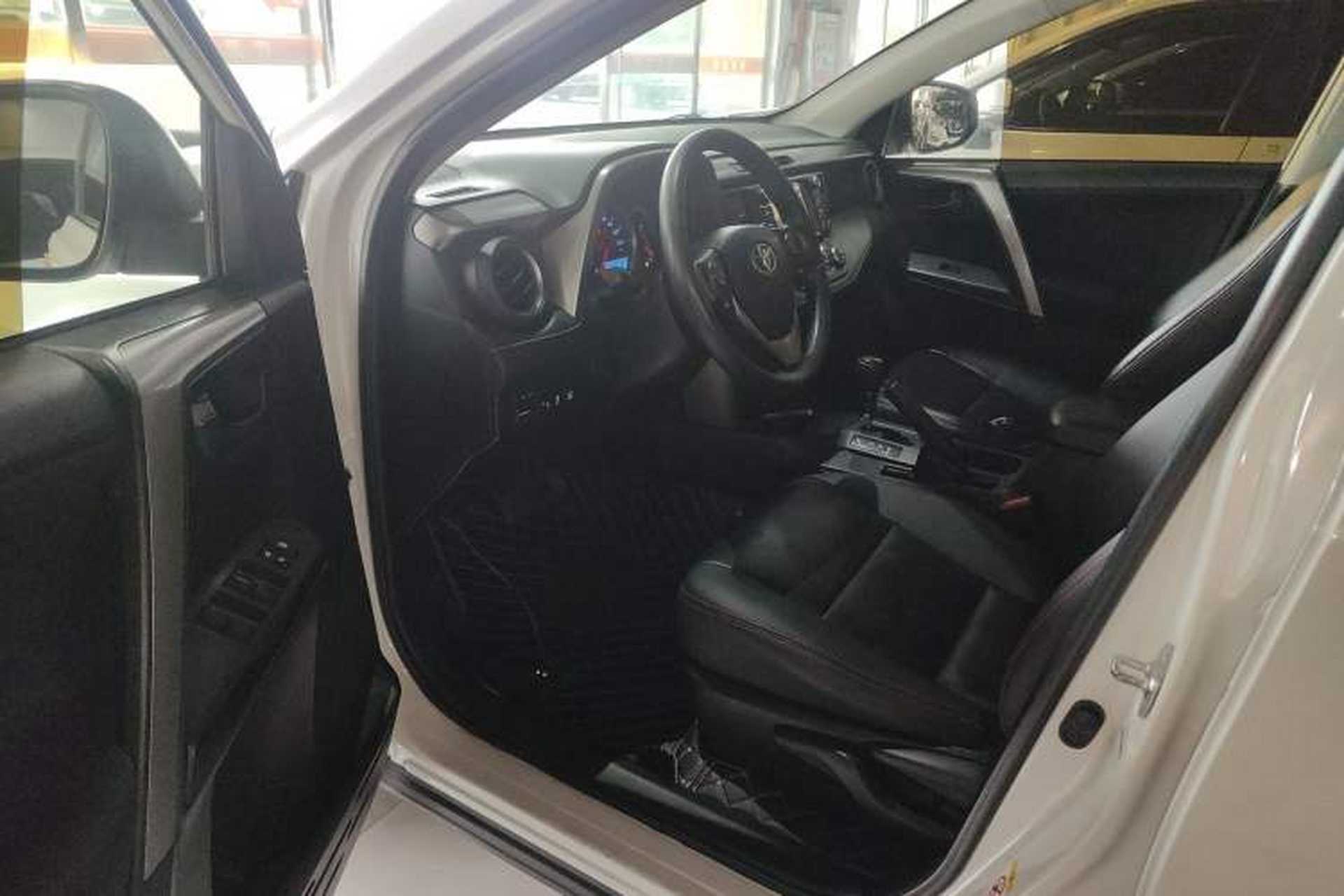 Used Toyota RAV4 2016 2.0L CVT Two-Wheel Drive Comfort Edition China V Standard Driver Seat