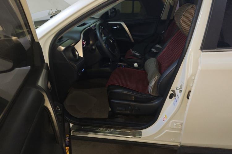 Used Toyota RAV4 2016 2.0L CVT 4x4 New Edition China V Standard Driver Seat