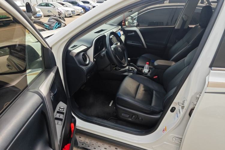 Used Toyota RAV4 2016 2.0L CVT 4x4 New Edition China V Standard Driver Seat
