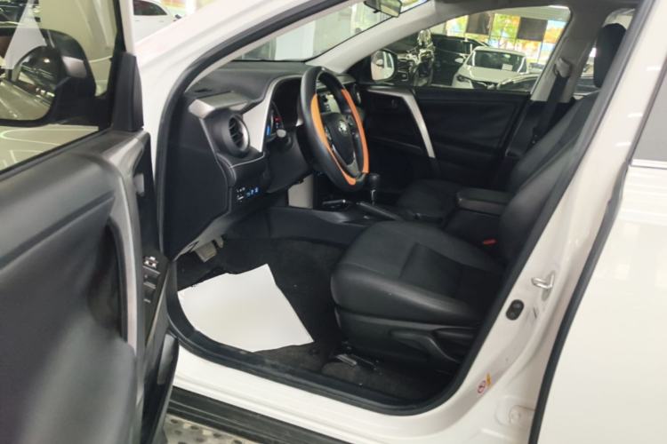 Used Toyota RAV4 2016 2.0L CVT Two-Wheel Drive Comfort Edition China V Standard Driver Seat
