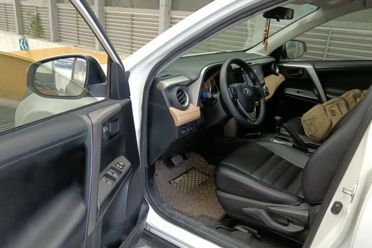 Used Toyota RAV4 2016 2.0L CVT Two-Wheel Drive Urban Edition China V Standard Driver Seat
