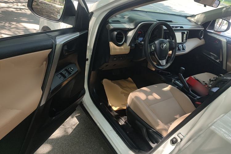 Used Toyota RAV4 2016 2.0L CVT Two-Wheel Drive Urban Edition China V Standard Driver Seat