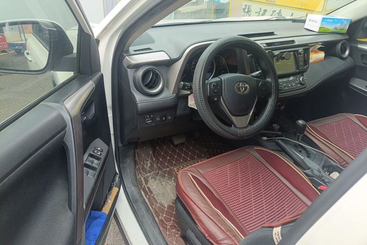 Used Toyota RAV4 2016 2.0L CVT Two-Wheel Drive Fashion Edition China V Standard Driver Seat
