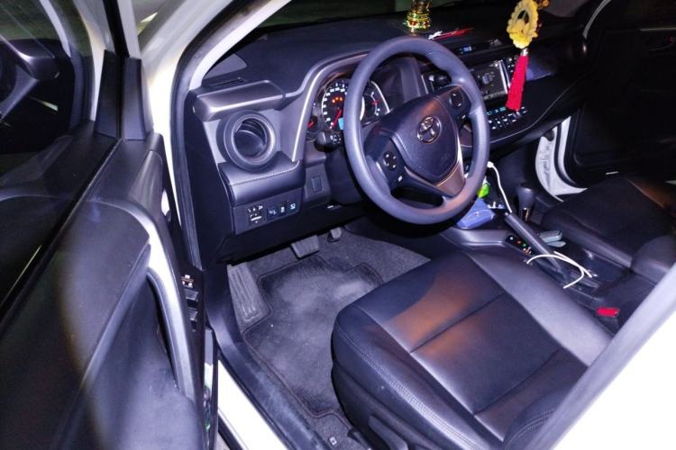 Used Toyota RAV4 2016 2.0L CVT Two-Wheel Drive Fashion Edition China V Standard Driver Seat