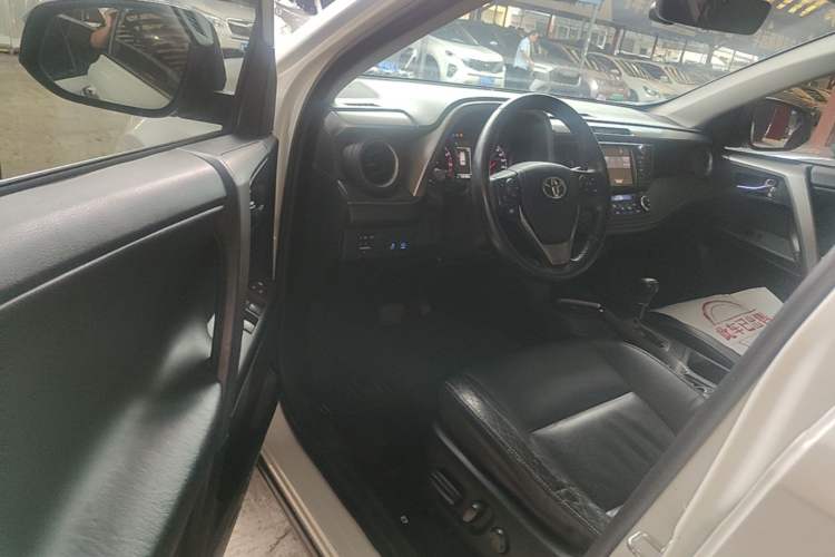 Used Toyota RAV4 2016 2.0L CVT 4x4 New Edition China V Standard Driver Seat