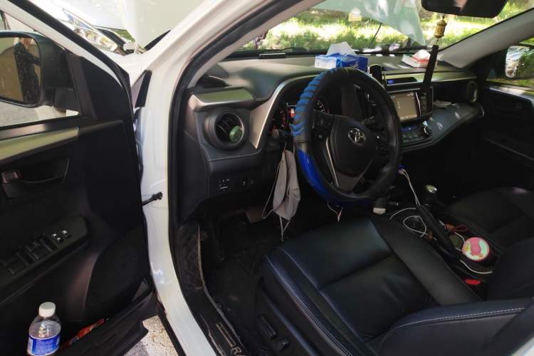 Used Toyota RAV4 2016 2.5L Automatic 4x4 Elite Edition Driver Seat