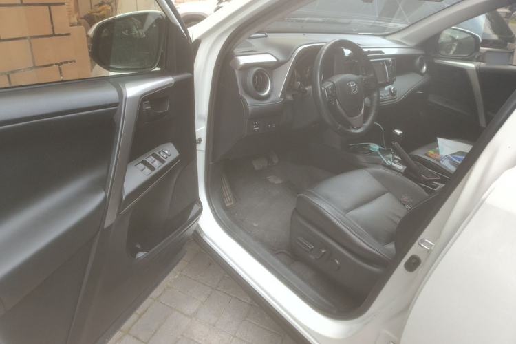 Used Toyota RAV4 2016 2.5L Automatic 4x4 Elite Edition Driver Seat