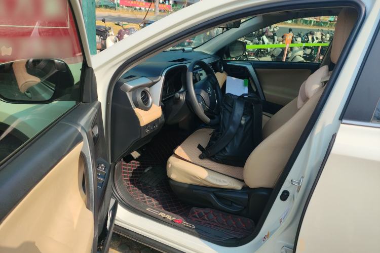 Used Toyota RAV4 2016 2.0L CVT Two-Wheel Drive Fashion Edition China V Standard Driver Seat