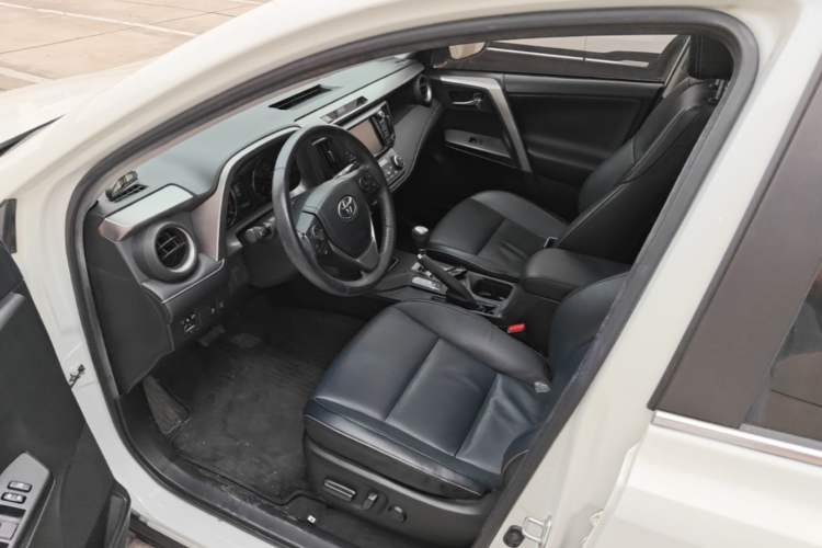 Used Toyota RAV4 2016 2.0L CVT Two-Wheel Drive Smart Edition China V Standard Driver Seat