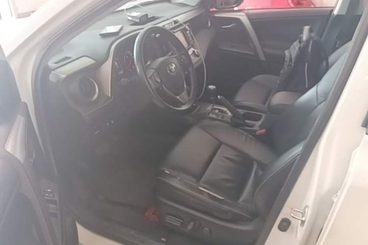 Used Toyota RAV4 2016 2.0L CVT Two-Wheel Drive Smart Edition China V Standard Driver Seat