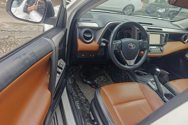 Used Toyota RAV4 2016 2.5L Automatic 4x4 Elite Edition Driver Seat