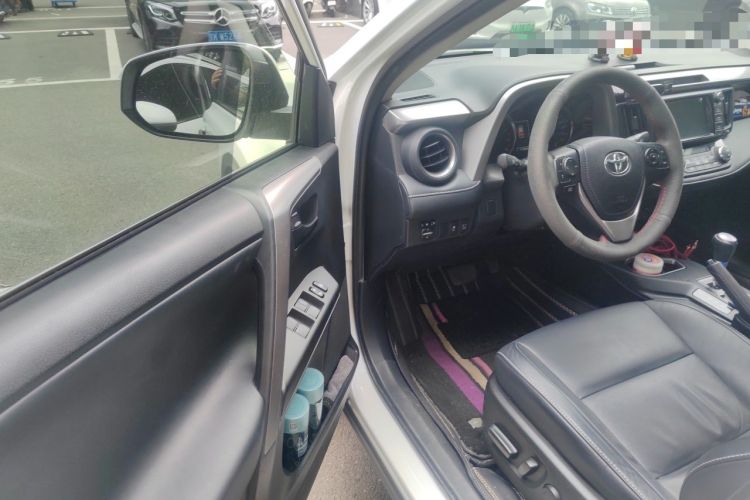 Used Toyota RAV4 2016 2.5L Automatic 4x4 Elite Edition Driver Seat