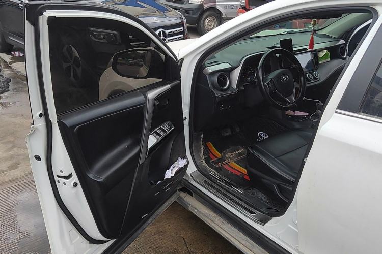 Used Toyota RAV4 2016 2.0L CVT Two-Wheel Drive Urban Edition China V Standard Driver Seat