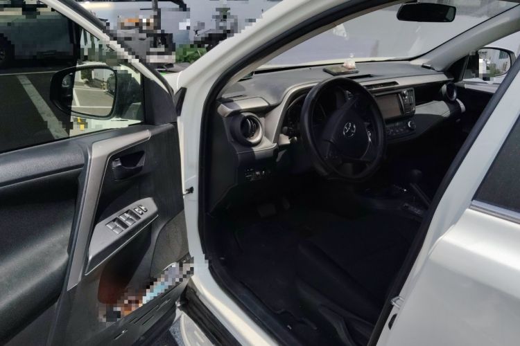 Used Toyota RAV4 2016 2.0L CVT Two-Wheel Drive Fashion Edition China V Standard Driver Seat