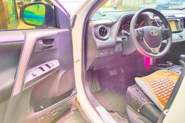 Used Toyota RAV4 2016 2.0L CVT Two-Wheel Drive Fashion Edition China V Standard Driver Seat