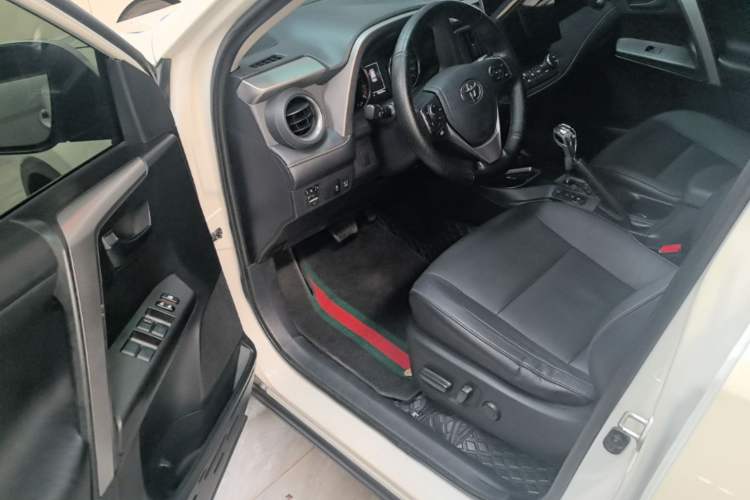 Used Toyota RAV4 2016 2.5L Automatic 4x4 Elite Edition Driver Seat