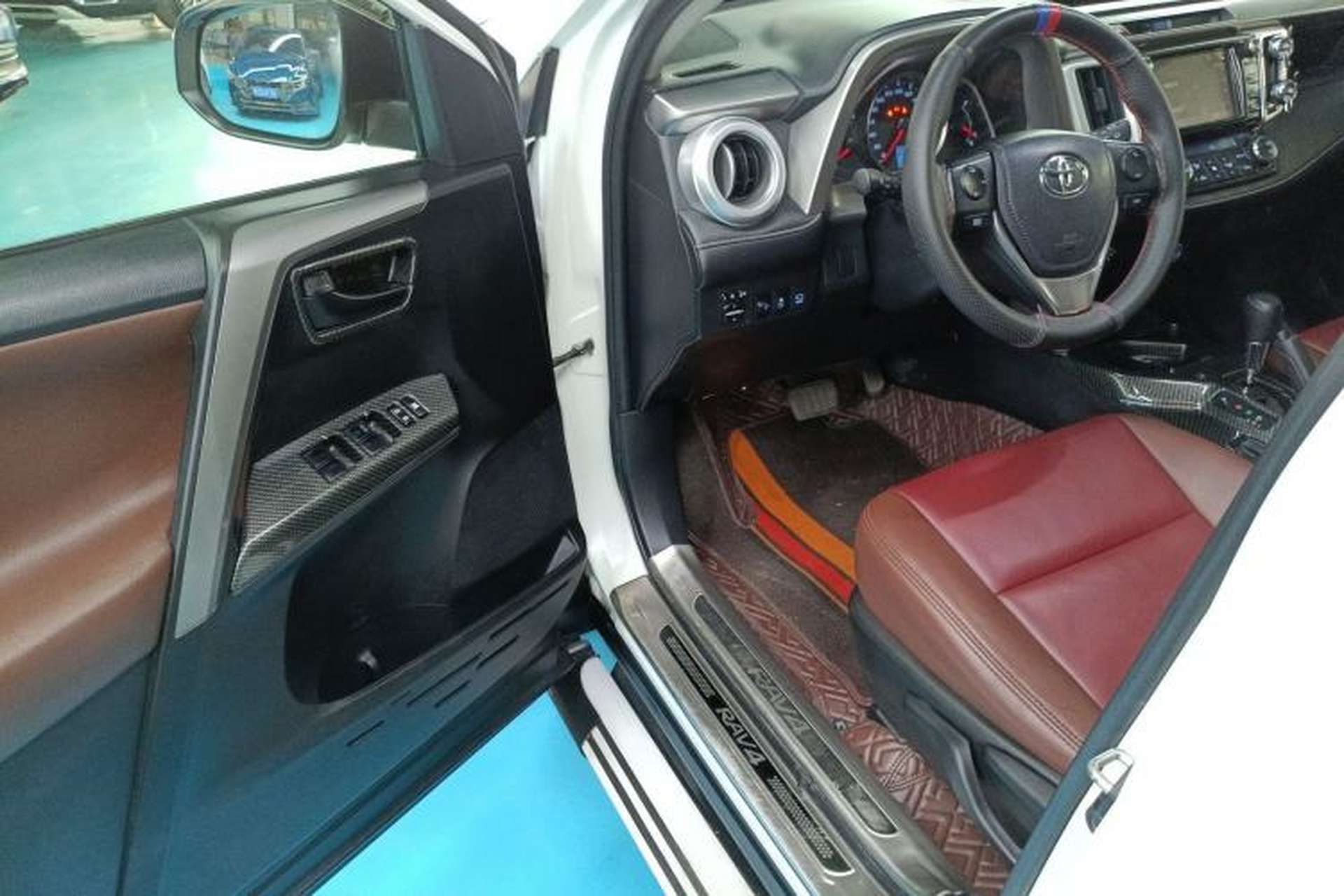 Used Toyota RAV4 2016 2.0L CVT Two-Wheel Drive Fashion Edition China V Standard Driver Seat
