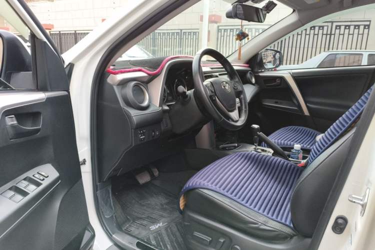 Used Toyota RAV4 2016 2.5L Automatic 4x4 Elite Edition Driver Seat