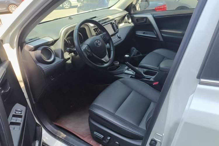 Used Toyota RAV4 2016 2.5L Automatic 4x4 Elite Edition Driver Seat