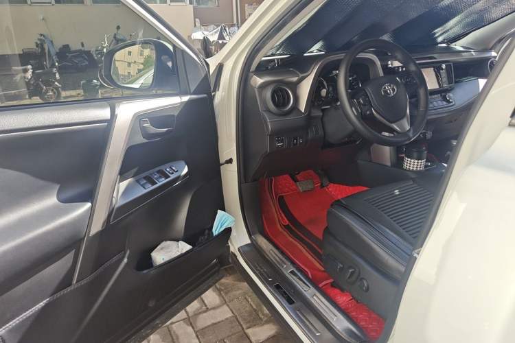 Used Toyota RAV4 2016 2.5L Automatic 4x4 Elite Edition Driver Seat