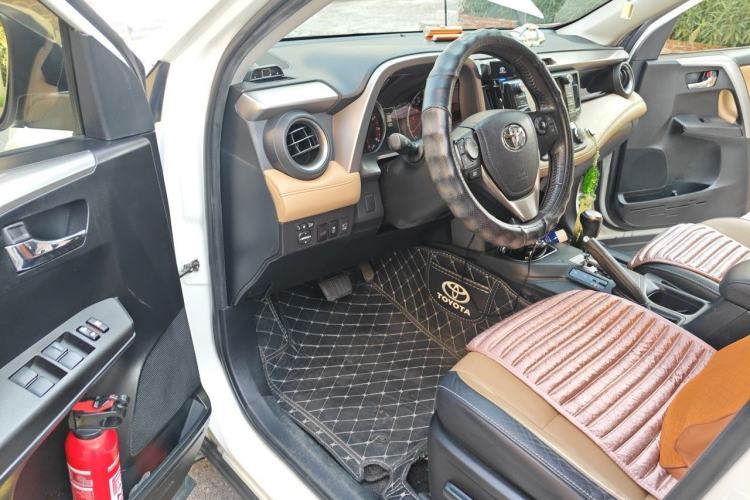 Used Toyota RAV4 2016 2.0L CVT Two-Wheel Drive Smart Edition China V Standard Driver Seat