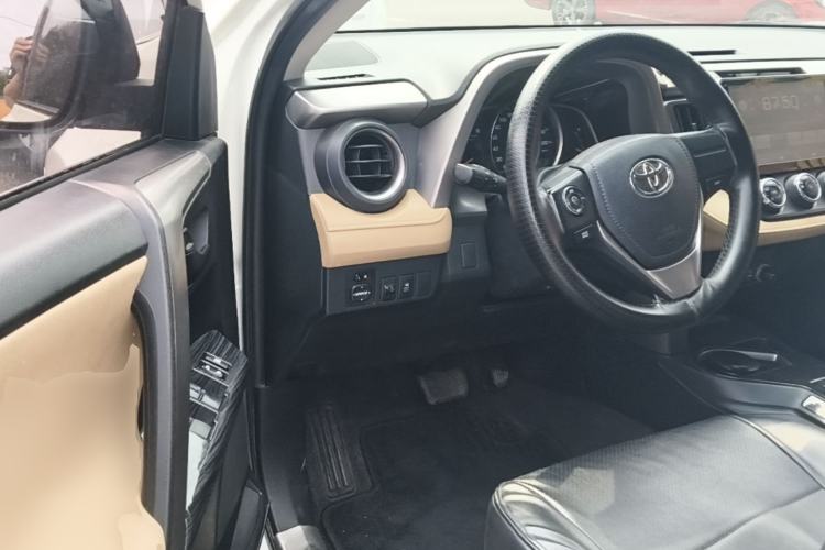 Used Toyota RAV4 2016 2.0L CVT Two-Wheel Drive Urban Edition China V Standard Driver Seat