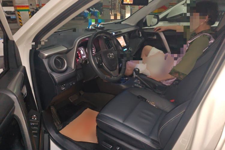 Used Toyota RAV4 2016 2.0L CVT Two-Wheel Drive Comfort Edition China V Standard Driver Seat