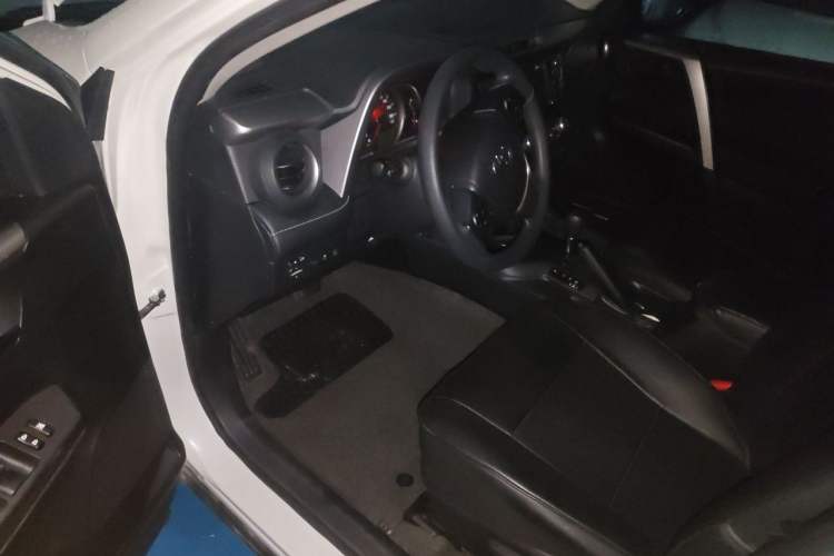Used Toyota RAV4 2016 2.0L CVT Two-Wheel Drive Fashion Edition China V Standard Driver Seat