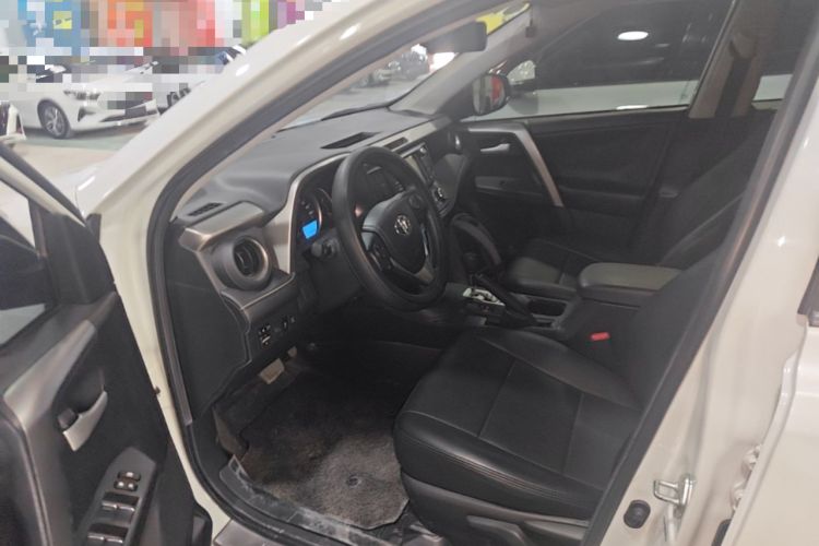 Used Toyota RAV4 2016 2.0L CVT Two-Wheel Drive Fashion Edition China V Standard Driver Seat