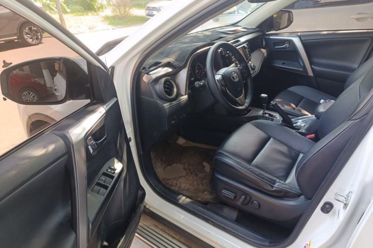 Used Toyota RAV4 2016 2.0L CVT Two-Wheel Drive Smart Edition China V Standard Driver Seat