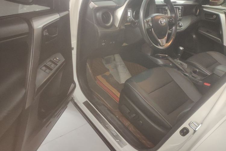 Used Toyota RAV4 2016 2.5L Automatic 4x4 Elite Edition Driver Seat