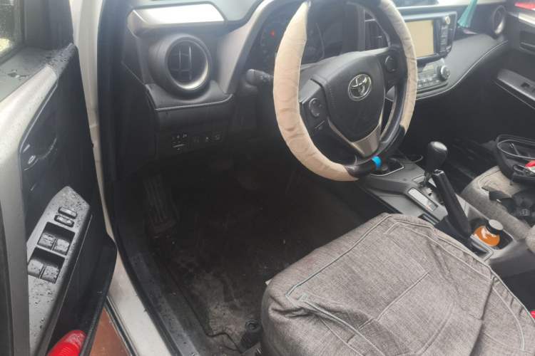 Used Toyota RAV4 2016 2.0L CVT Two-Wheel Drive Comfort Edition China V Standard Driver Seat