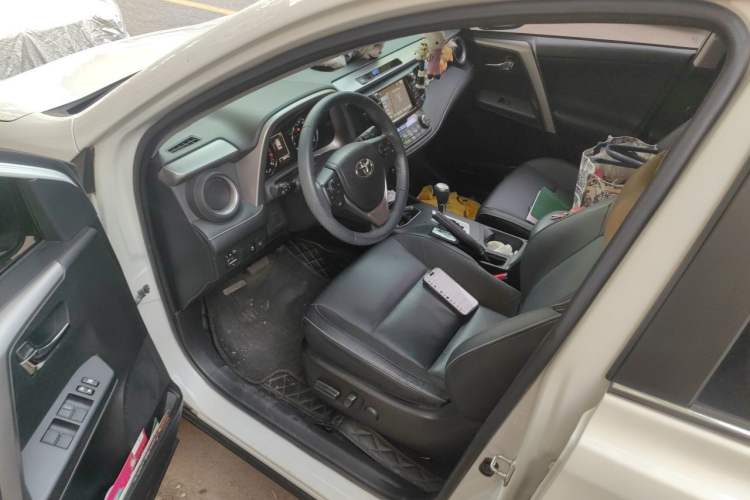Used Toyota RAV4 2016 2.0L CVT Two-Wheel Drive Smart Edition China V Standard Driver Seat