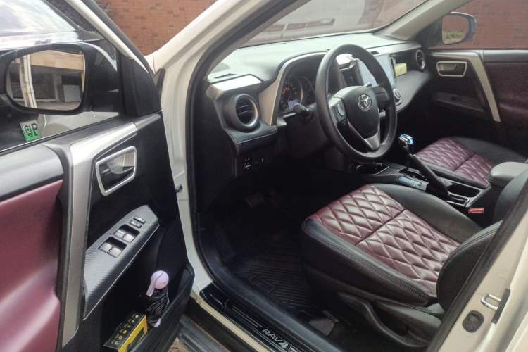 Used Toyota RAV4 2016 2.0L CVT Two-Wheel Drive Urban Edition China V Standard Driver Seat