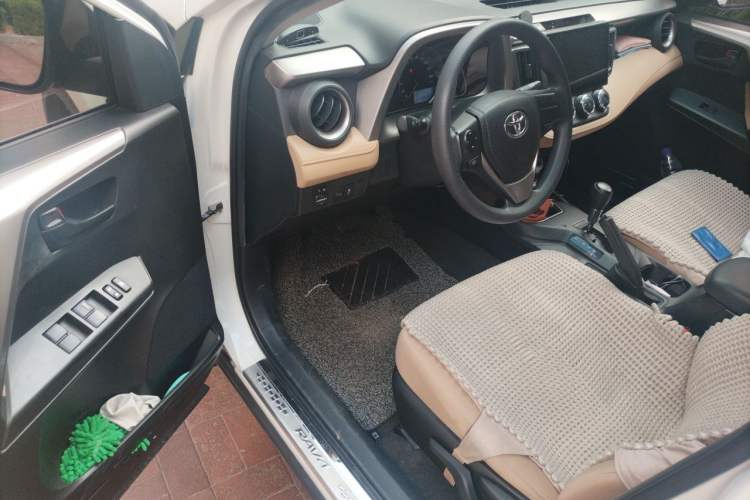 Used Toyota RAV4 2016 2.0L CVT Two-Wheel Drive Urban Edition China V Standard Driver Seat
