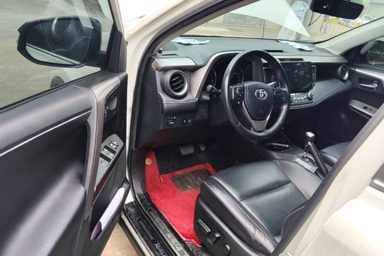Used Toyota RAV4 2016 2.0L CVT Two-Wheel Drive Smart Edition China V Standard Driver Seat
