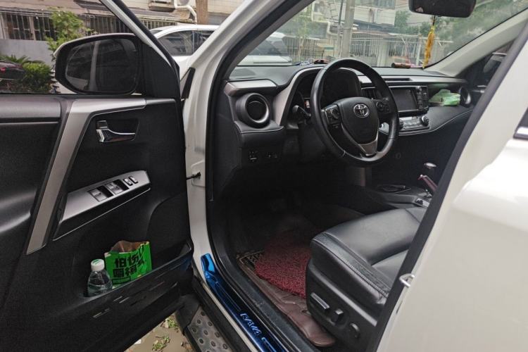 Used Toyota RAV4 2016 2.0L CVT Two-Wheel Drive Smart Edition China V Standard Driver Seat