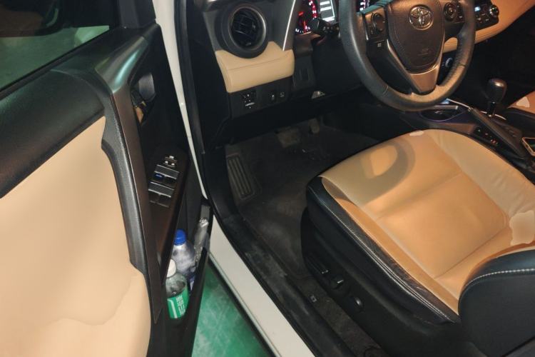 Used Toyota RAV4 2016 2.0L CVT Two-Wheel Drive Smart Edition China V Standard Driver Seat