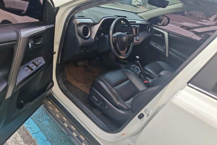 Used Toyota RAV4 2016 2.5L Automatic 4x4 Prestige Edition Driver Seat