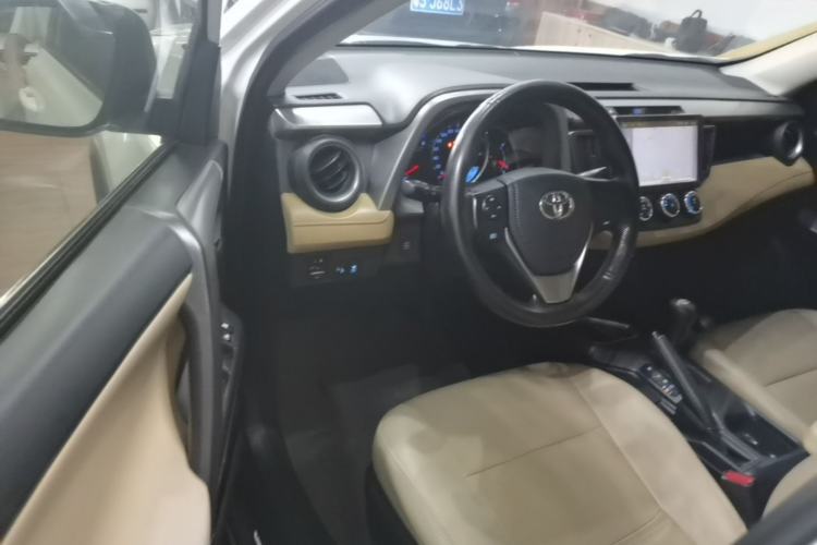 Used Toyota RAV4 2016 2.0L CVT Two-Wheel Drive Urban Edition China V Standard Driver Seat