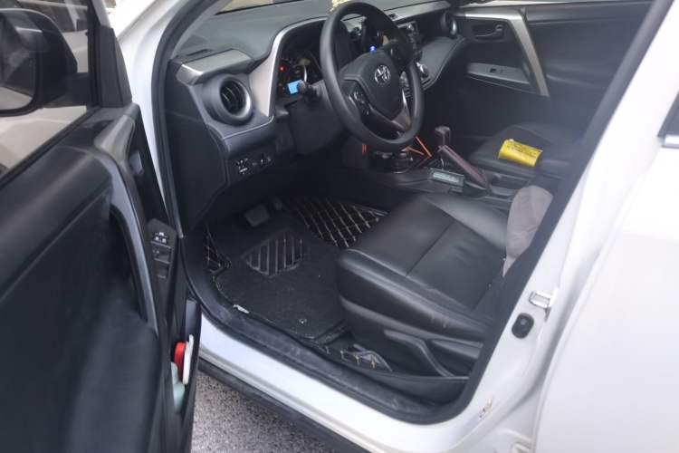 Used Toyota RAV4 2016 2.0L CVT Two-Wheel Drive Comfort Edition China V Standard Driver Seat