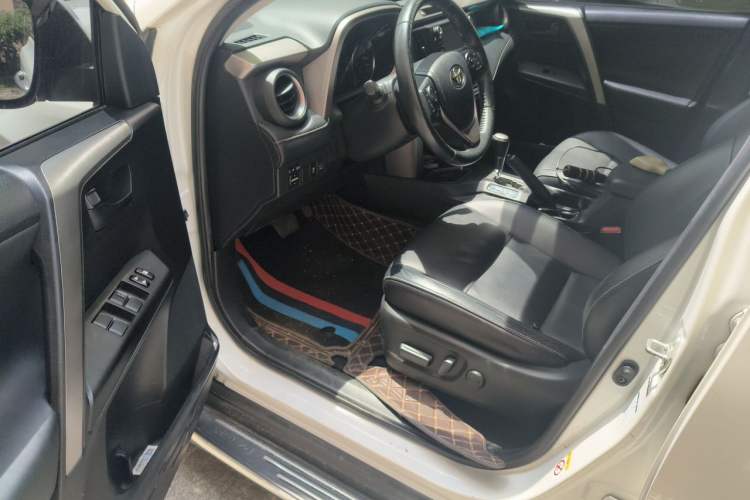 Used Toyota RAV4 2016 2.5L Automatic 4x4 Elite Edition Driver Seat