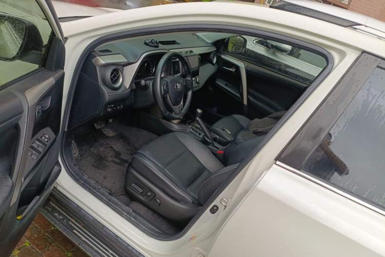 Used Toyota RAV4 2016 2.5L Automatic 4x4 Prestige Edition Driver Seat