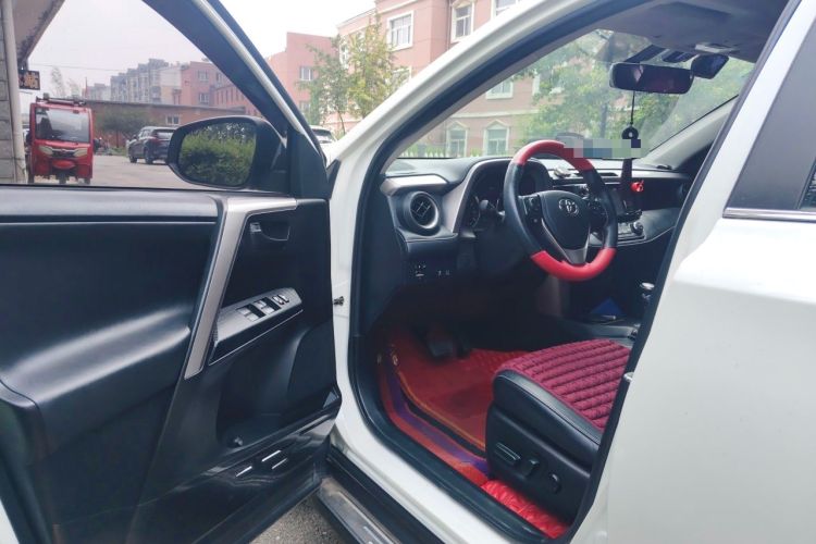 Used Toyota RAV4 2016 2.5L Automatic 4x4 Elite Edition Driver Seat