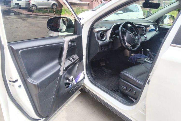 Used Toyota RAV4 2016 2.5L Automatic 4x4 Elite Edition Driver Seat