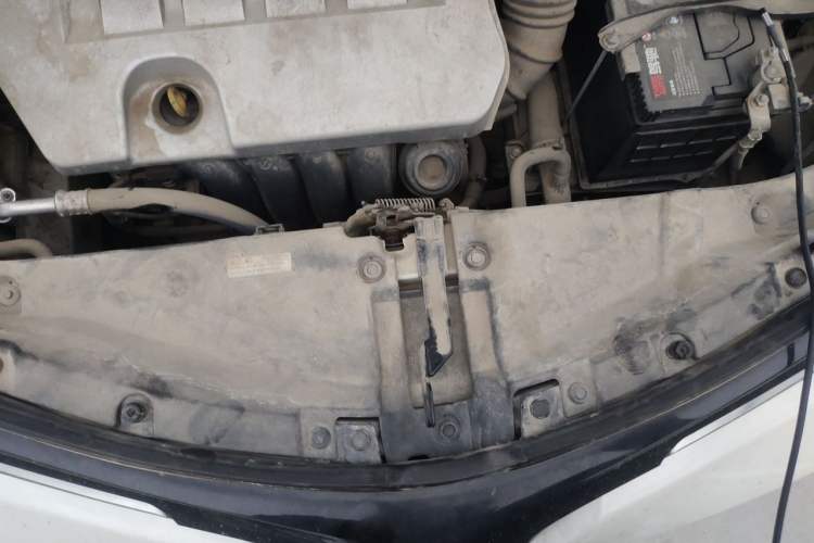 Used Toyota RAV4 2016 2.0L CVT Two-Wheel Drive Comfort Edition China V Standard Engine Bay