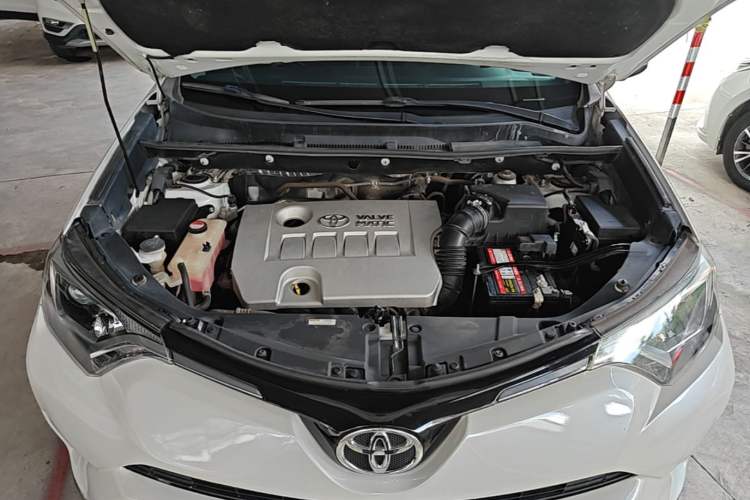 Used Toyota RAV4 2016 2.0L CVT Two-Wheel Drive Fashion Edition China V Standard Engine Bay
